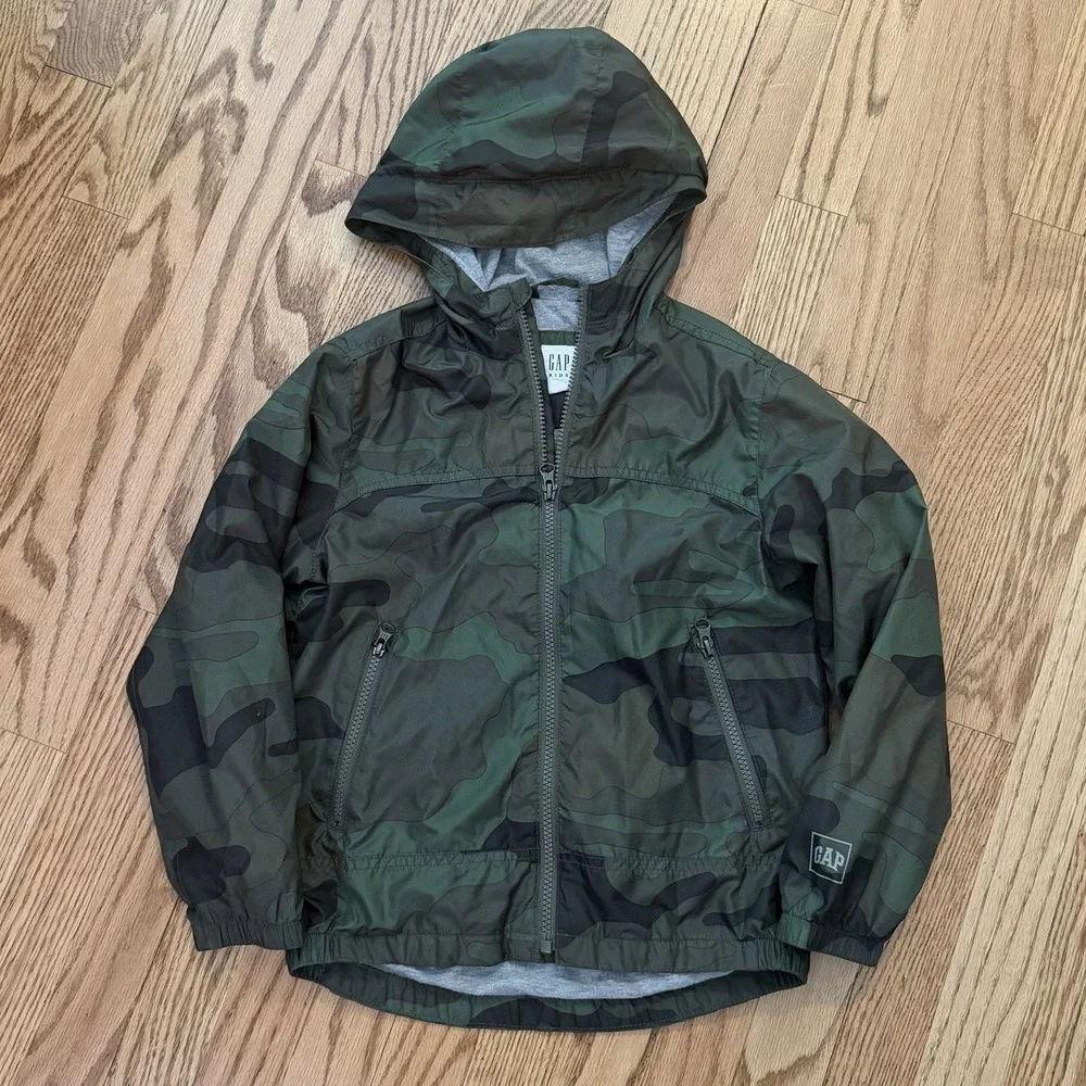 GAP Kids Boys Camo Hooded Rain Jacket Windbreaker Green Size Small 6-7